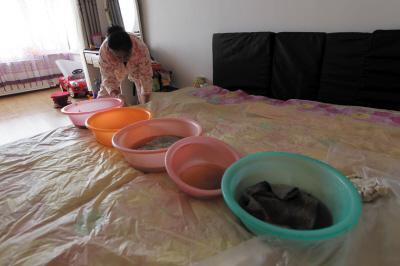 和县楼上漏水，住户失联，小区没物管，业主维权难！律师来支招……
